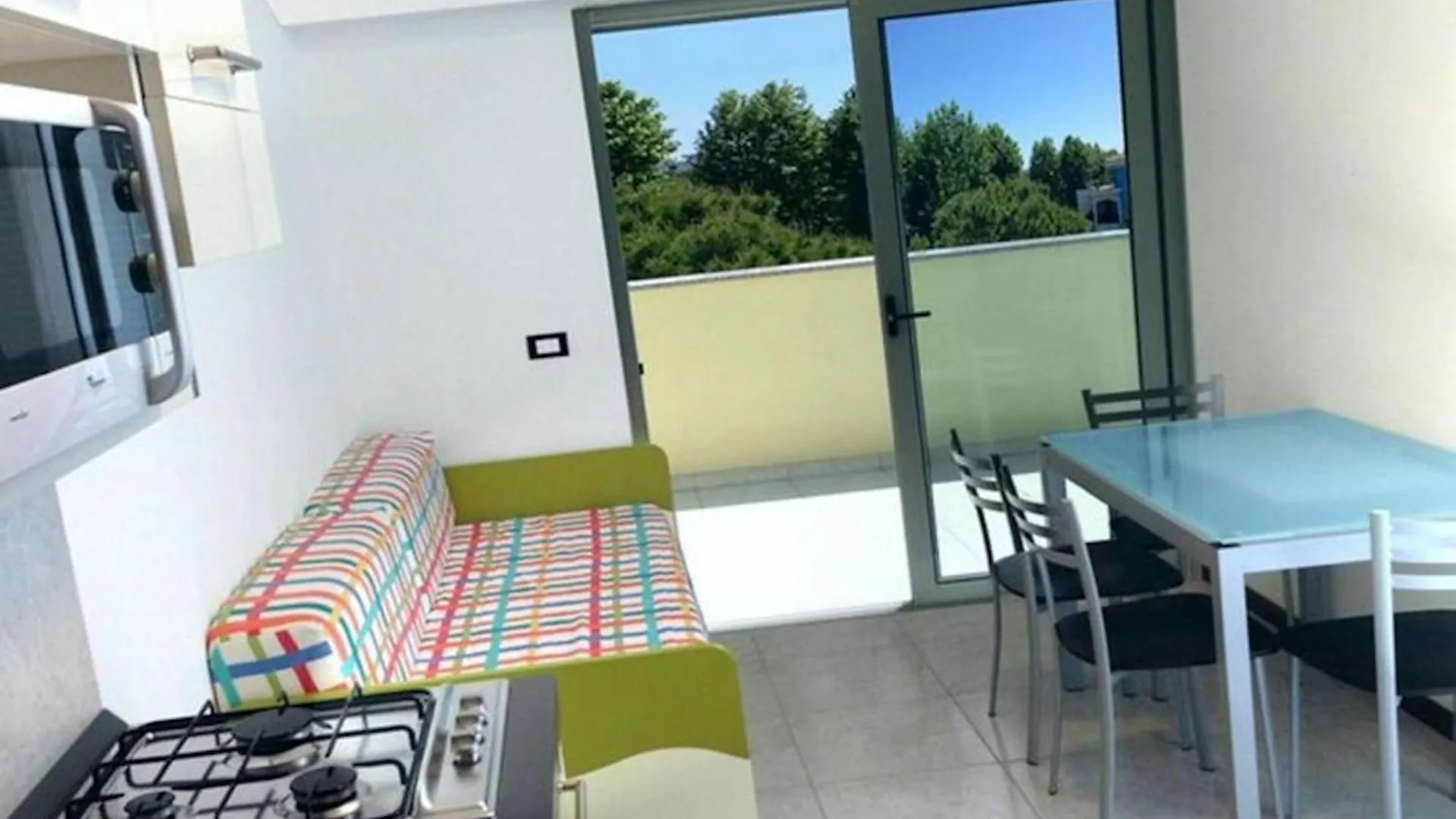 Fully Furnished Apartment On The Top Floor Μπιμπιόνε