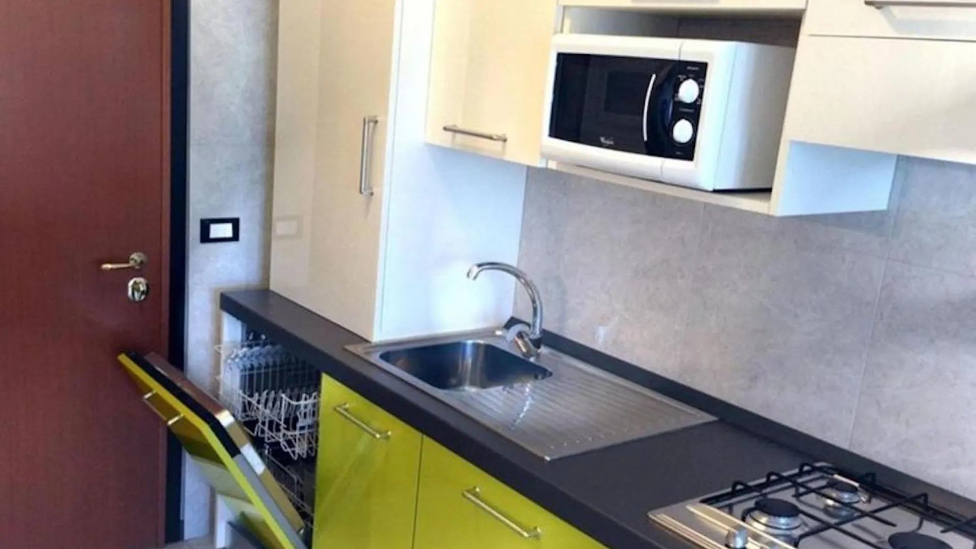 Fully Furnished Apartment On The Top Floor Μπιμπιόνε Ιταλία