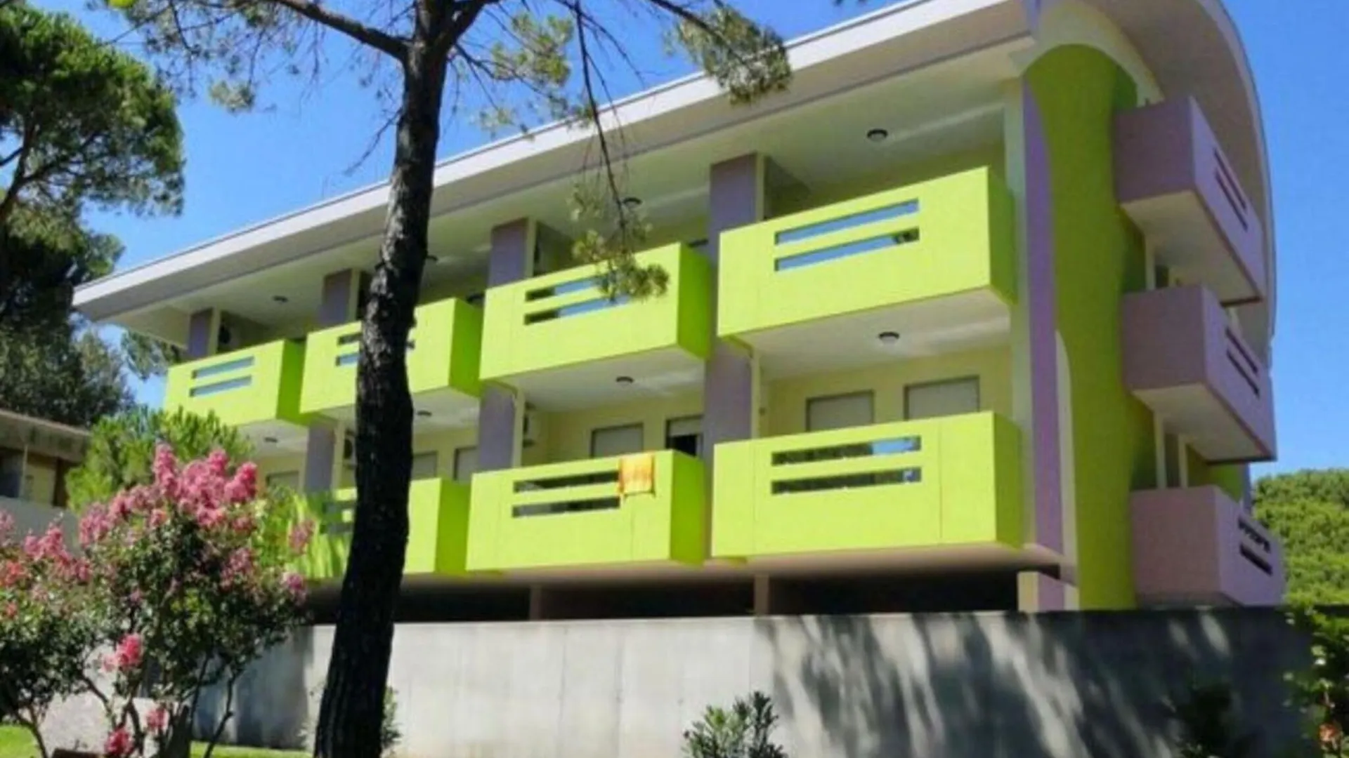 Fully Furnished Apartment On The Top Floor Μπιμπιόνε
